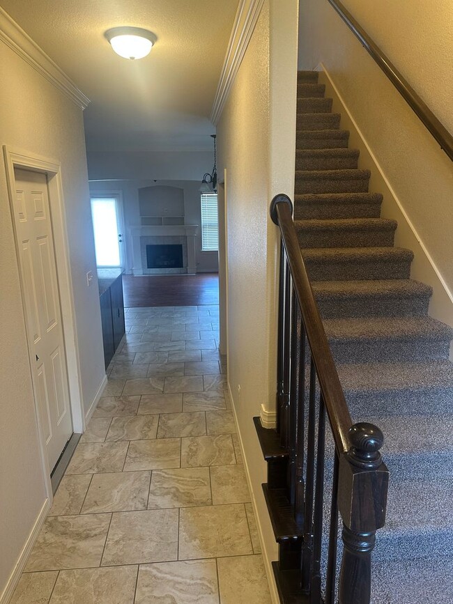 Building Photo - Available for Immediate Move-in!  3 Bedroom, 2 Bathroom, Two-Story Fayetteville Home
