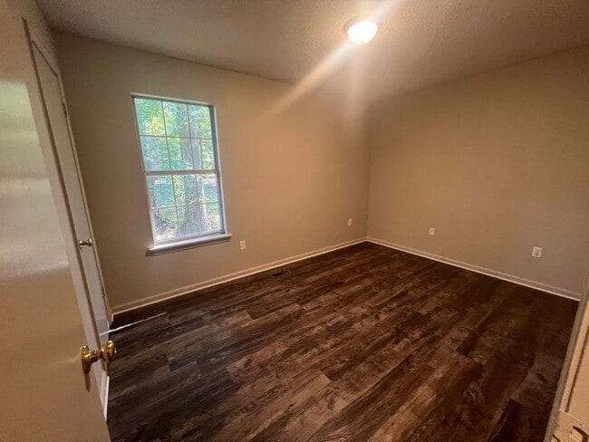 Building Photo - 4813 Oak Meadow Dr