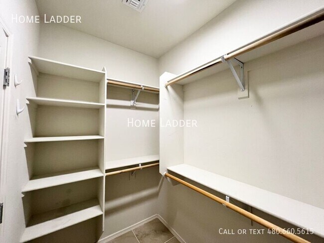 Building Photo - 2523 N Pecos Dr