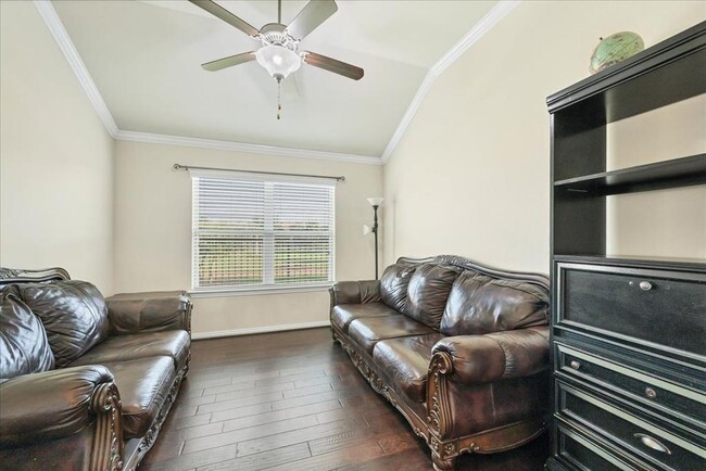 Building Photo - 300 Briar Park Dr