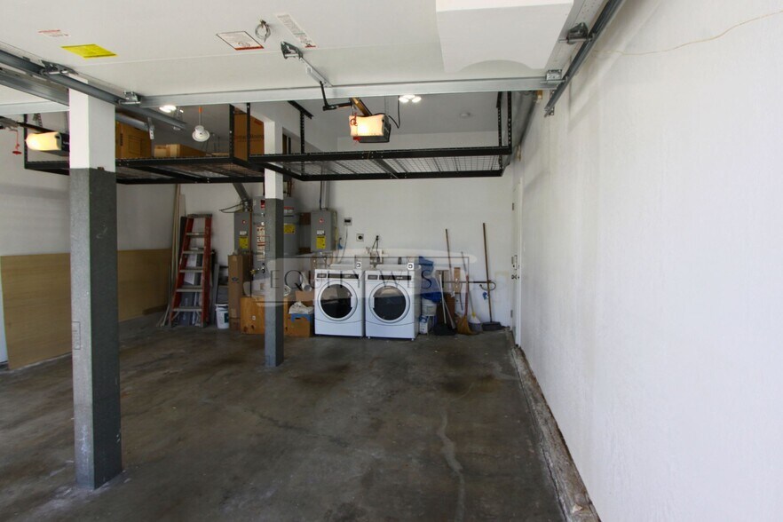 3508 garage parkin, overhead storage - 3506 Suter St