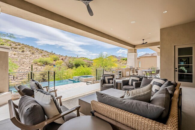 Building Photo - Luxury Home ready for January Move-in