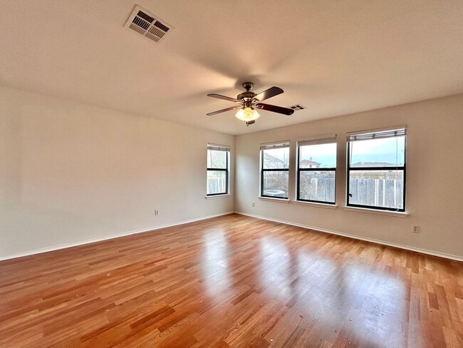 Building Photo - 2417 McCook Dr