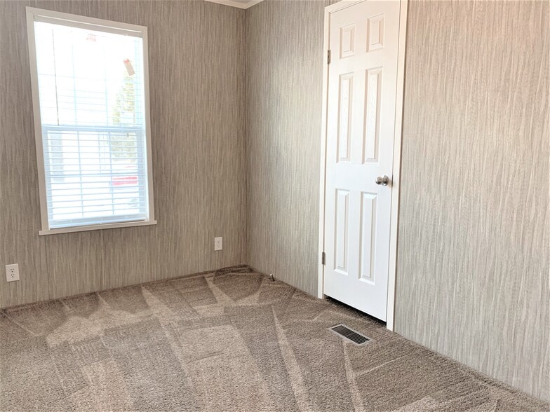 Building Photo - 17164 Canterbury Cir