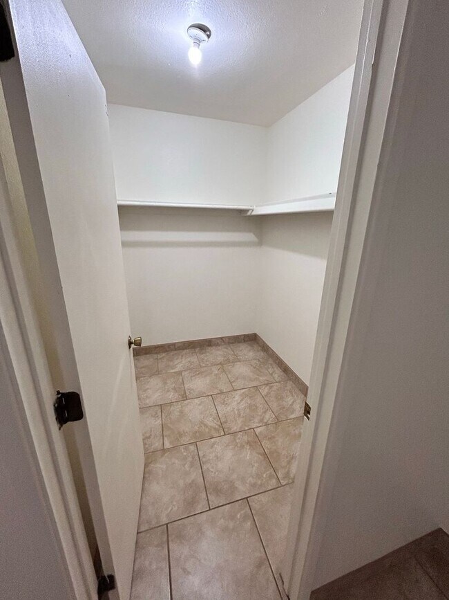 Building Photo - Cozy and convenient 2 bedroom home