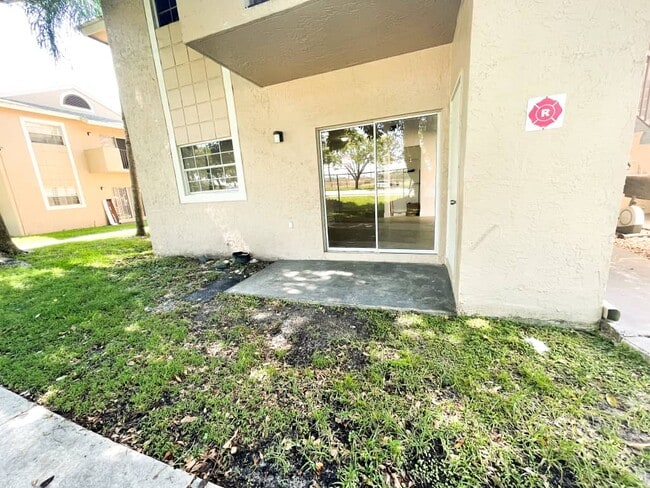 Building Photo - 2421 NW 96th Ter