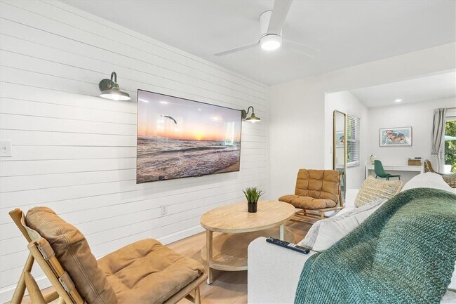 Building Photo - 2641 Hyde Park St