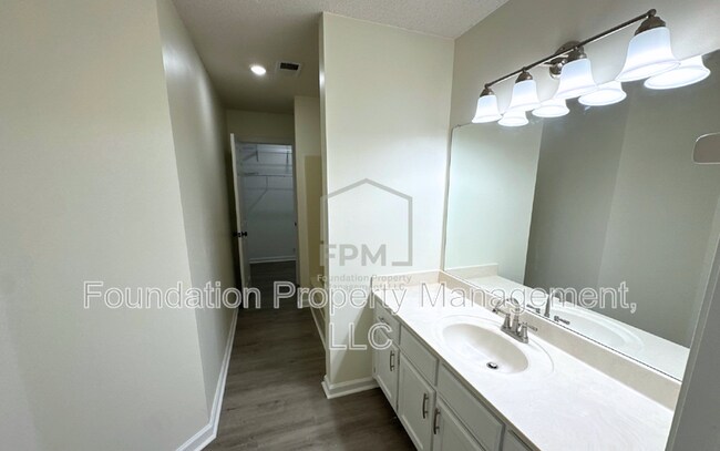 Building Photo - 1818 Winship Dr