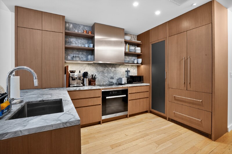 Building Photo - 441 W 37th St