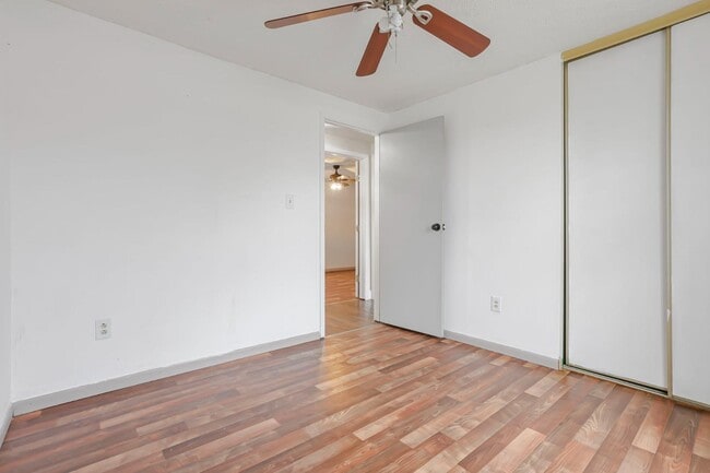 Building Photo - 2543 Stonington Ave