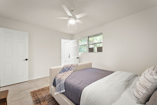 Building Photo - 6750 Snow White Dr