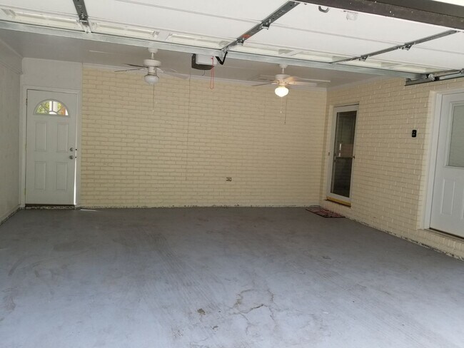 Building Photo - 829 Bradwell St