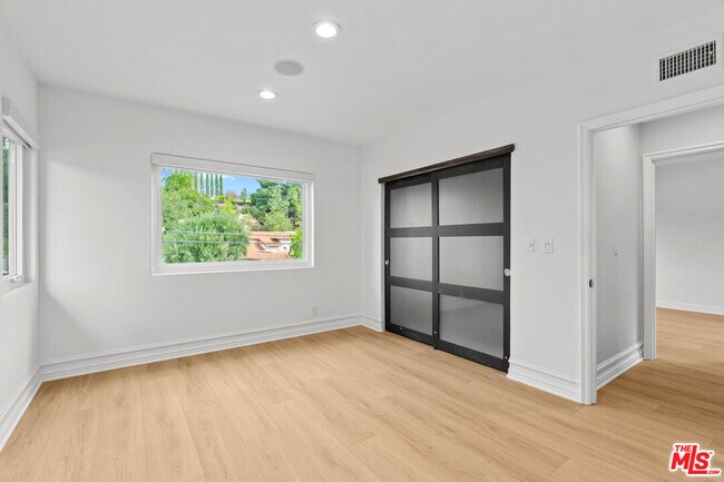 Building Photo - 3677 Eddingham Ave