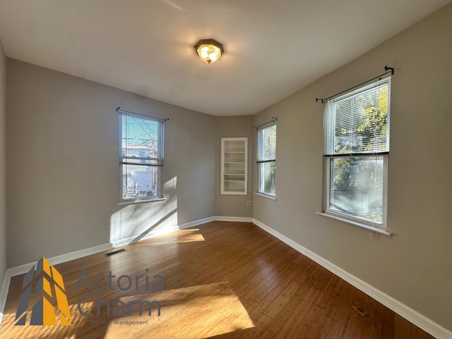 Building Photo - 3 Bedroom Home with Den, Patio/Deck Space,...