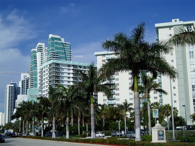 Building Photo - 3901 S Ocean Dr