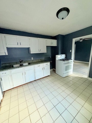 Building Photo - 4051 Chelsea Ave