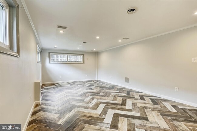 Building Photo - 5511 Huntington Pkwy