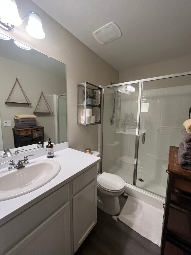 Building Photo - 4230 E Four Creeks Ct