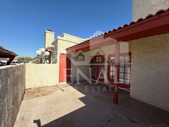 Building Photo - 633 W Southern Ave