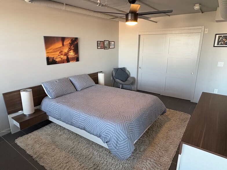 Bedroom - 535 W Thomas Rd