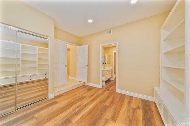 Building Photo - 9531 Montanza Way