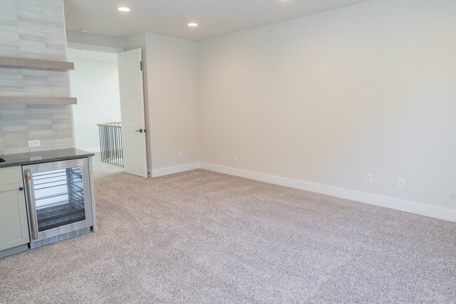 Building Photo - 5Bd/4.25Ba Kirkland House