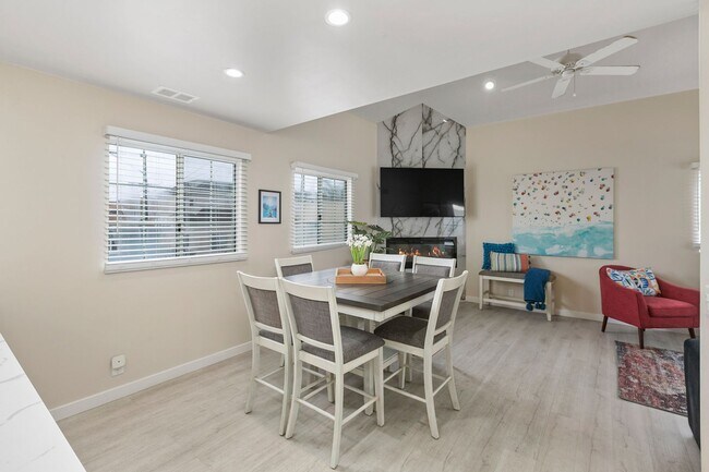 Building Photo - Spacious 3 BD/3 BA Furnished Home Near Mission Beach 9-Month Lease