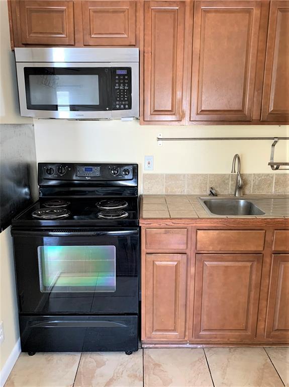 Building Photo - 61 81st Ave