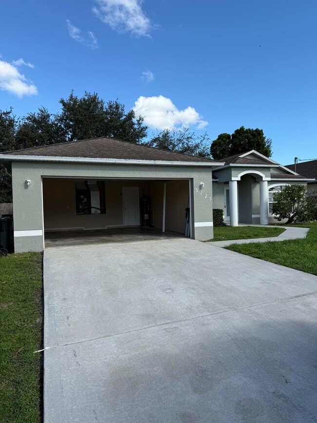 Building Photo - 3125 SW Dimattia St