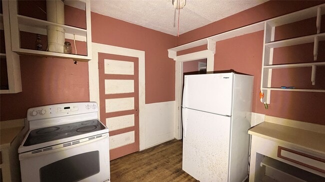 Building Photo - 1501 S Columbia Dr