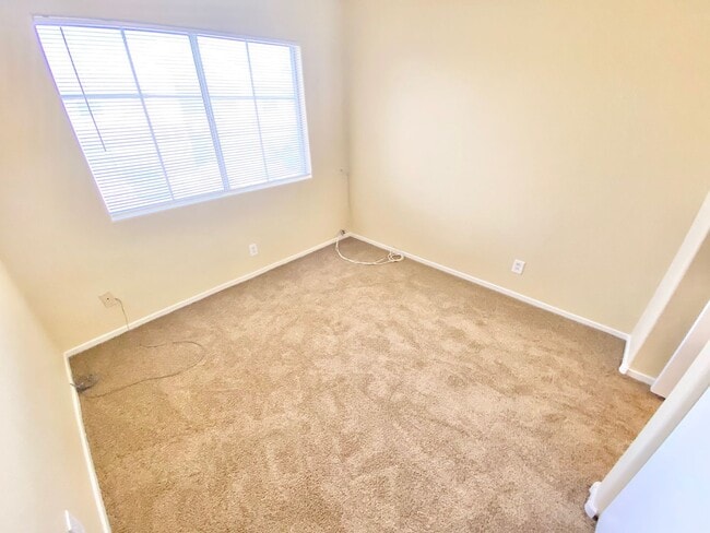 Building Photo - STUNNING 3 BEDROOM 2.5 BATH HOME LOCATED I...