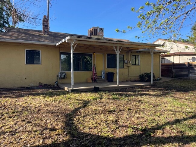 Building Photo - Great house of 4 rooms and 2 bath