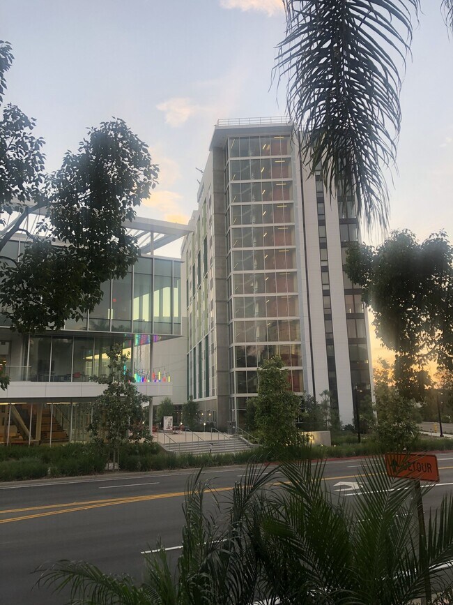 Building Photo - 9253 Regents Rd