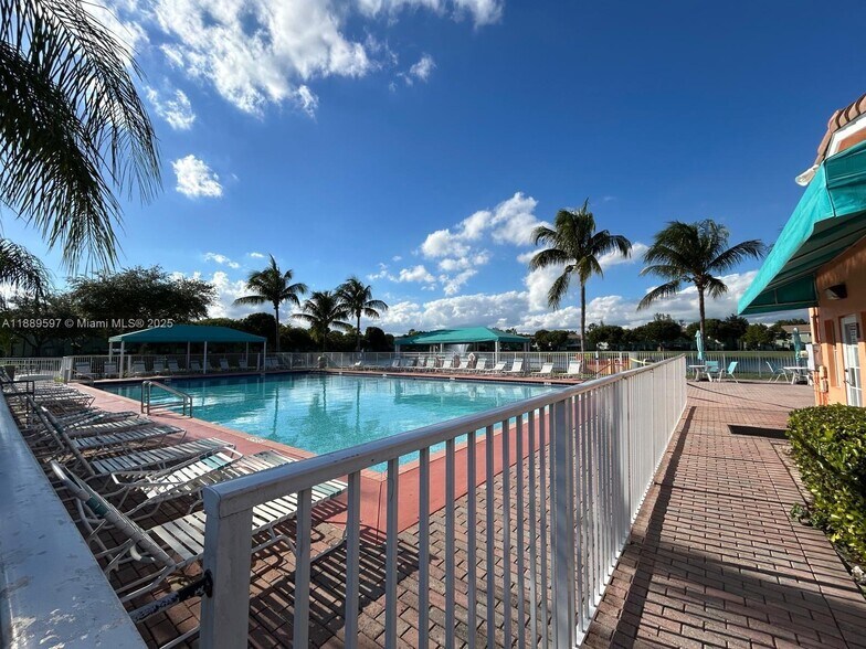 Building Photo - 1406 SE 26th Ct