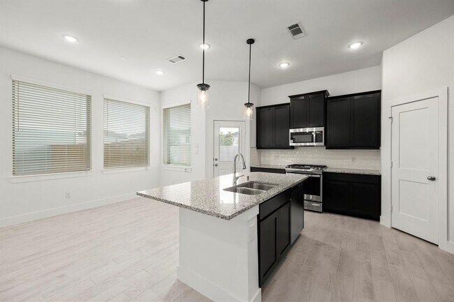 Building Photo - 7810 Starfish Arbor Dr