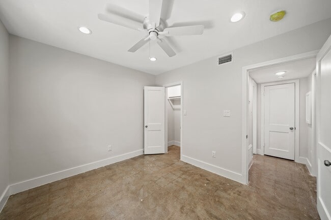 Building Photo - 520 Lovett Blvd