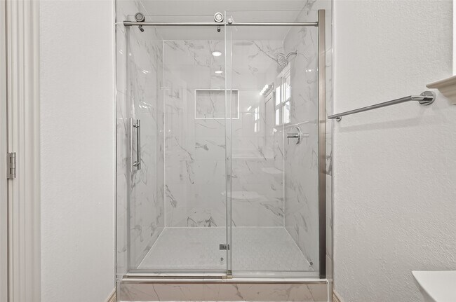 Building Photo - 1823 Chippendale Rd