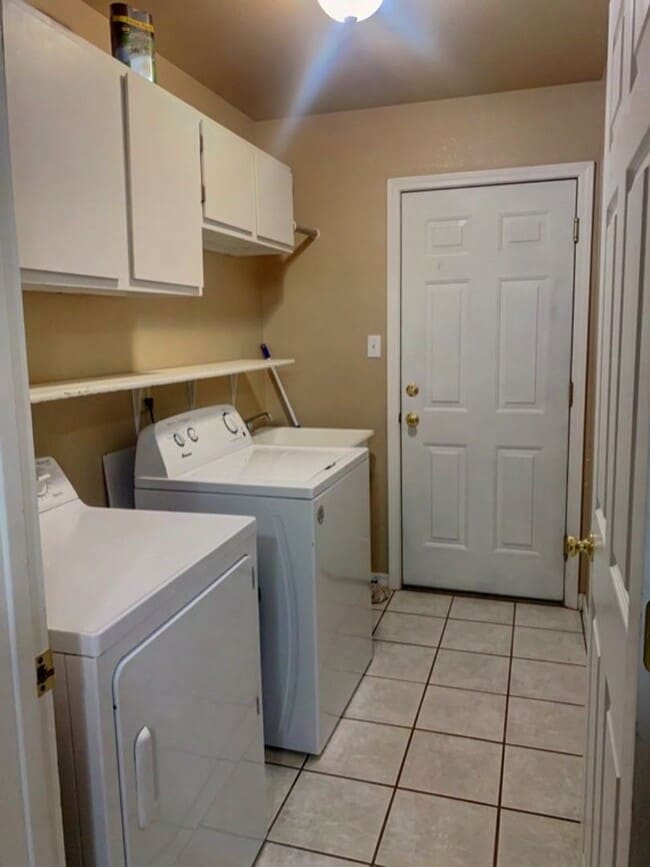 Building Photo - RENTAL Fully Furnished 4 bedroom home