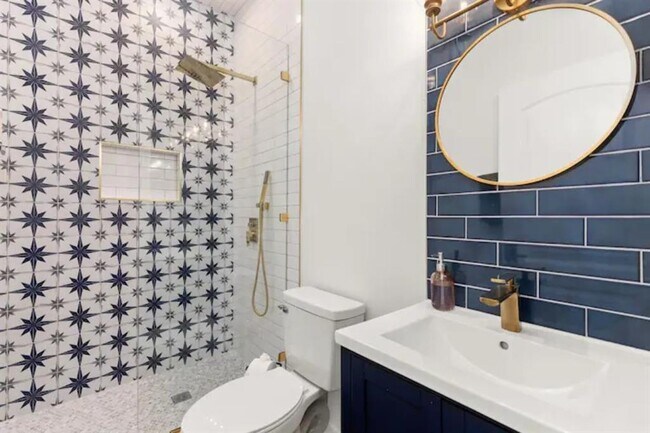 Building Photo - 2319 Santa Rita St