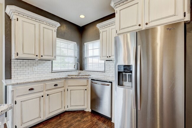 Building Photo - 1605 Silver Oak Dr