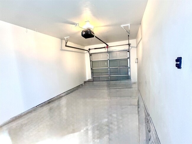 Building Photo - 8225 Gladstone St