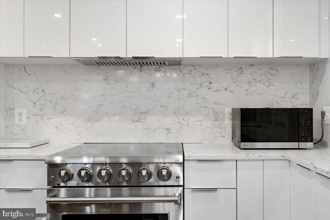 Building Photo - 3169 18th St NW