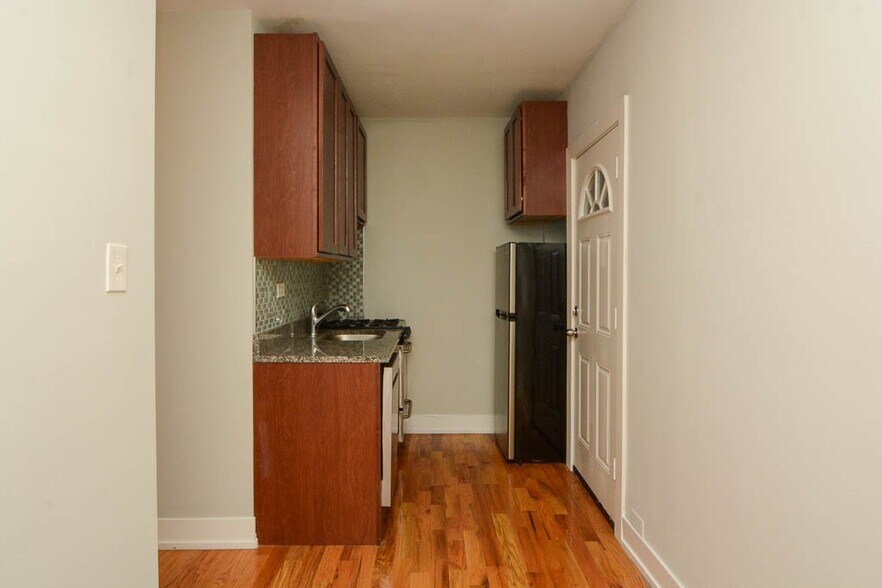Building Photo - 2858 N Mildred Ave