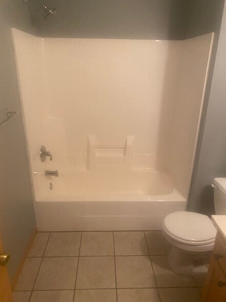 Building Photo - 501 Creekside Dr