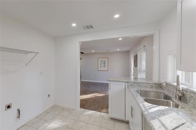 Building Photo - 2702 Tolosa Dr