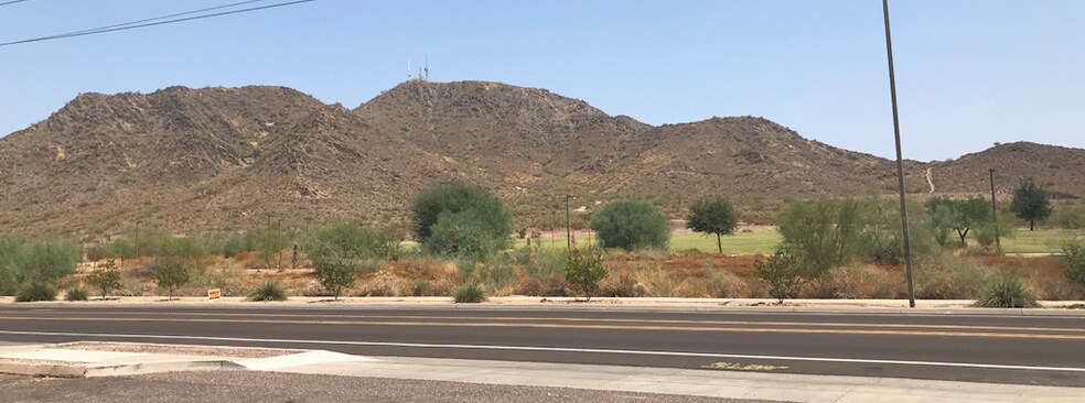 View from outside the unit. Park and hiking trails right across the street. - 10216 N 7th Ave