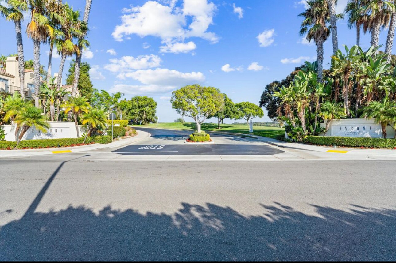 Building Photo - 35 Fleurance St