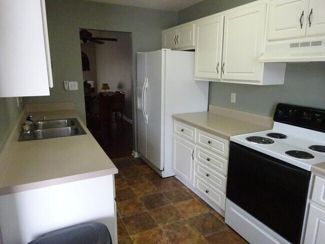 Building Photo - 125 St Kitts Ct