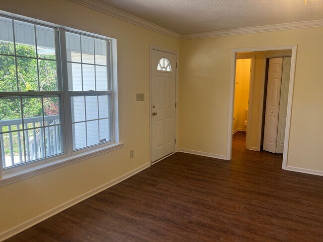 Building Photo - 1816 Iola Dr