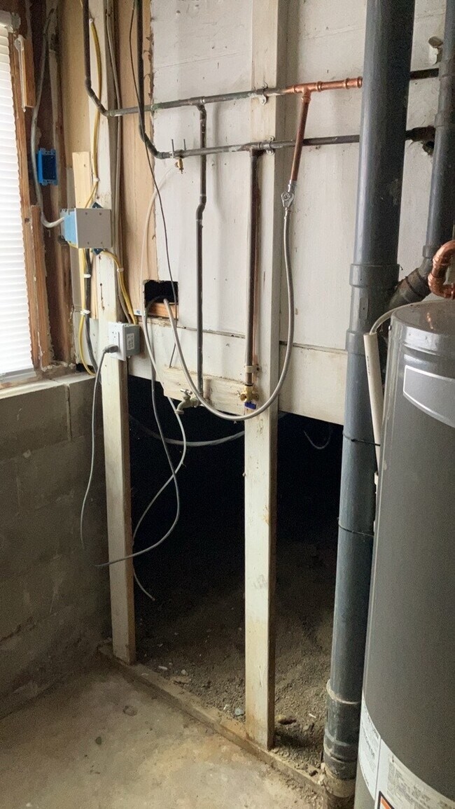 Building Photo - 105 Woodard Dr